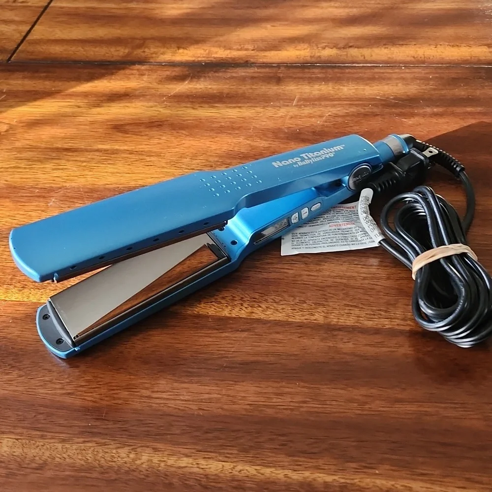 BaByliss Pro Nano Titanium 1 3/4" Ionic Straightener - Picture 3 of 16